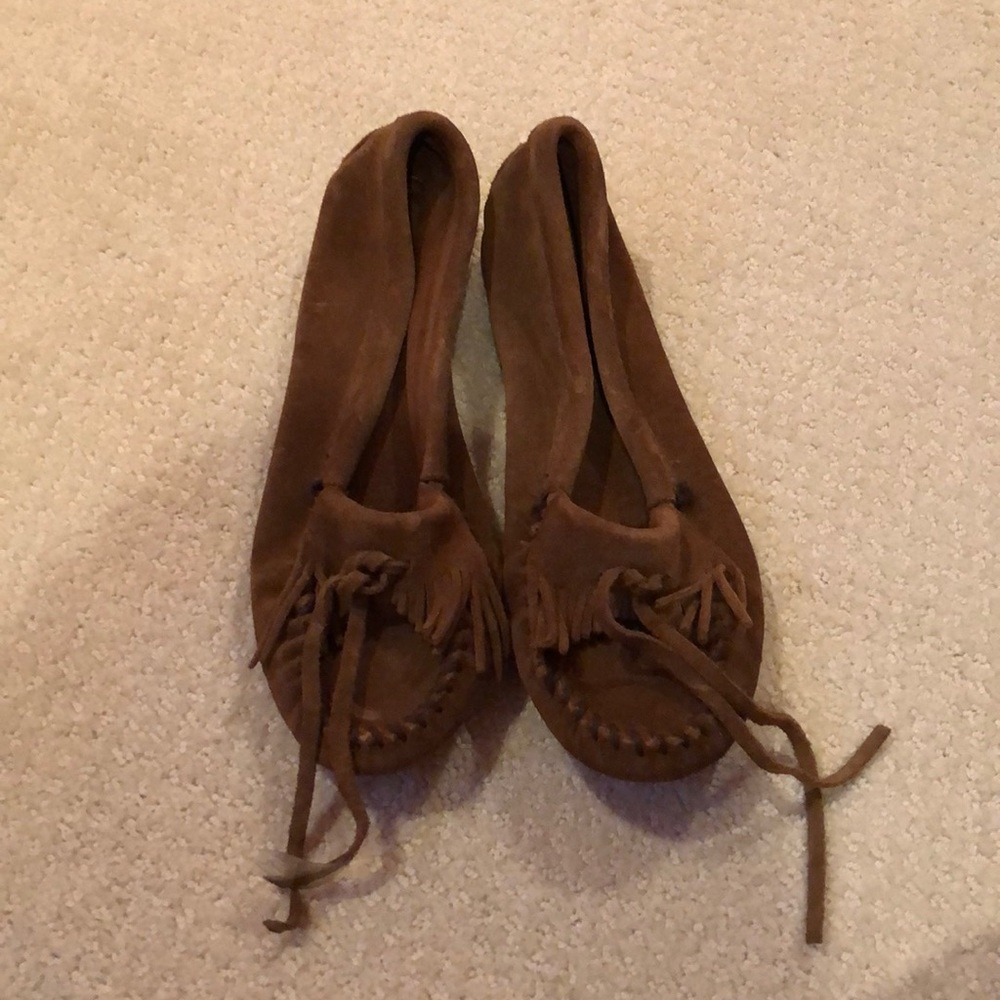 Minnetonka Kitty Moccasins in Brown Suede